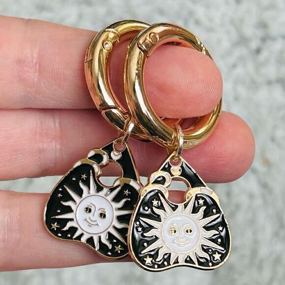 Gold Boot Tab Dangle Ouija Smiling Sun Planchette Charms Dr Martens - Picture 4 of 4